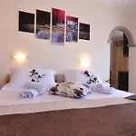 Rolandos Apartments